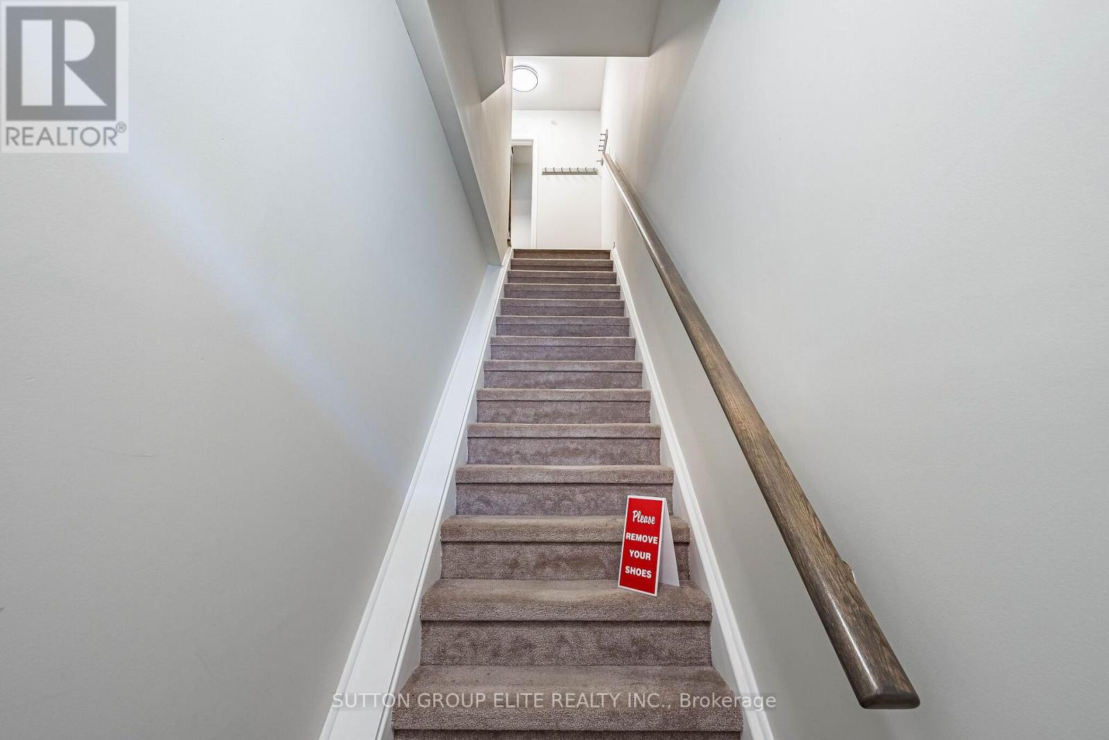 #245 19 APPLEWOOD LANE - 3