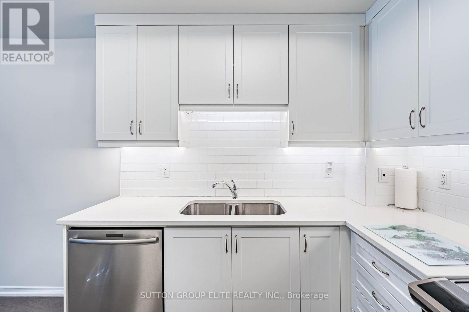 245- 19 Applewood Lane, Toronto, ON photo 8