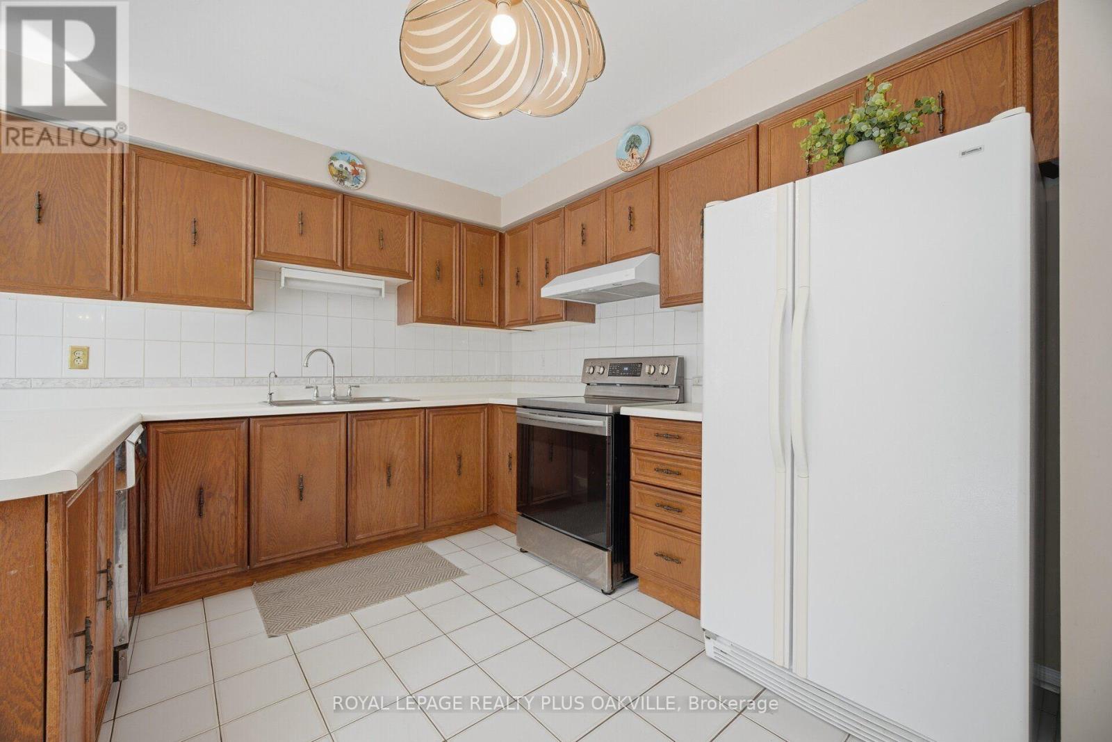 341 Nahani Way, Mississauga, ON photo 18