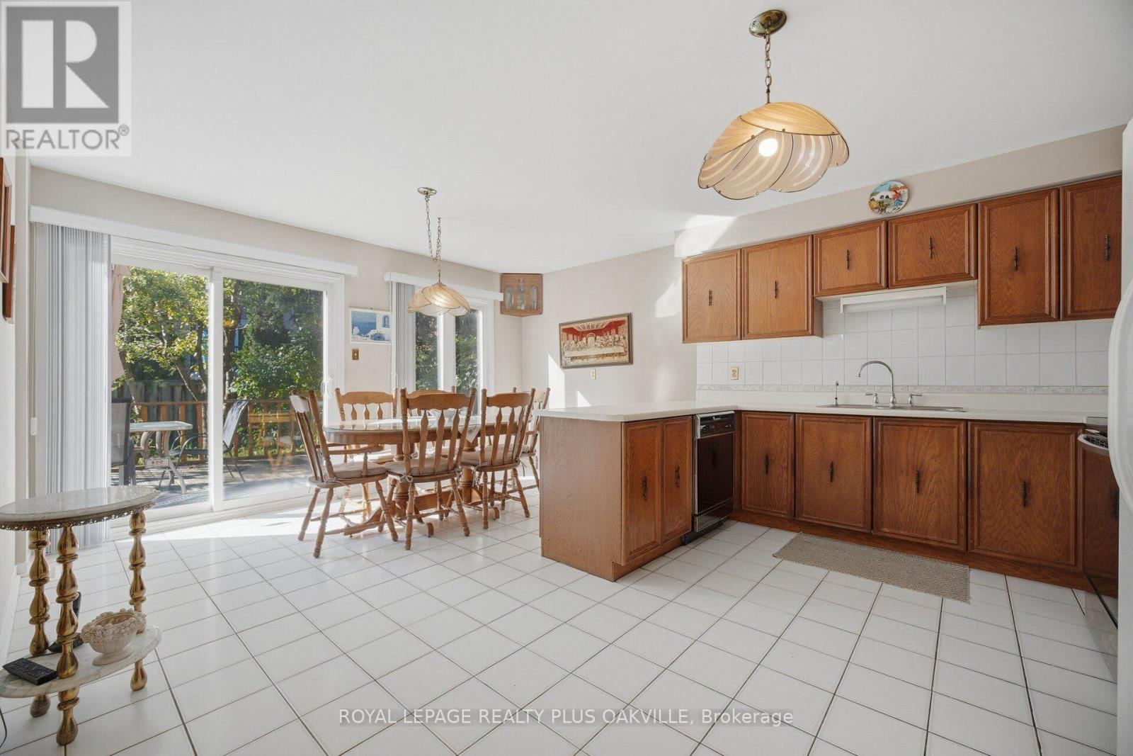 341 Nahani Way, Mississauga, ON photo 19