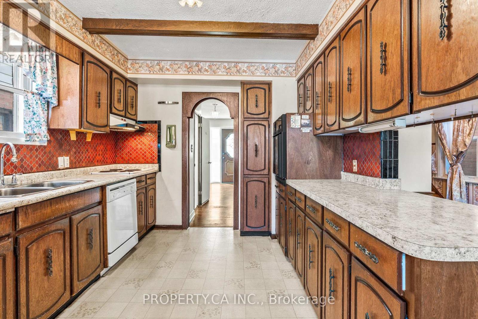 16 WARREN CRESCENT - 10