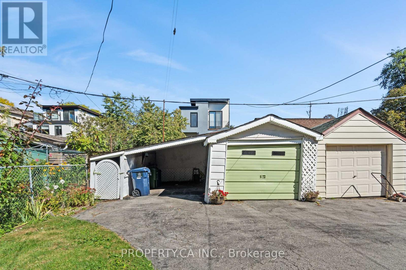 16 WARREN CRESCENT - 33