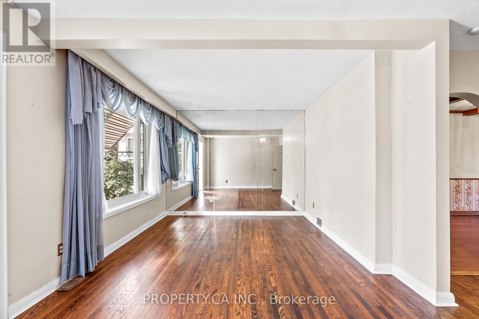 16 Warren Crescent, Toronto, ON photo 4