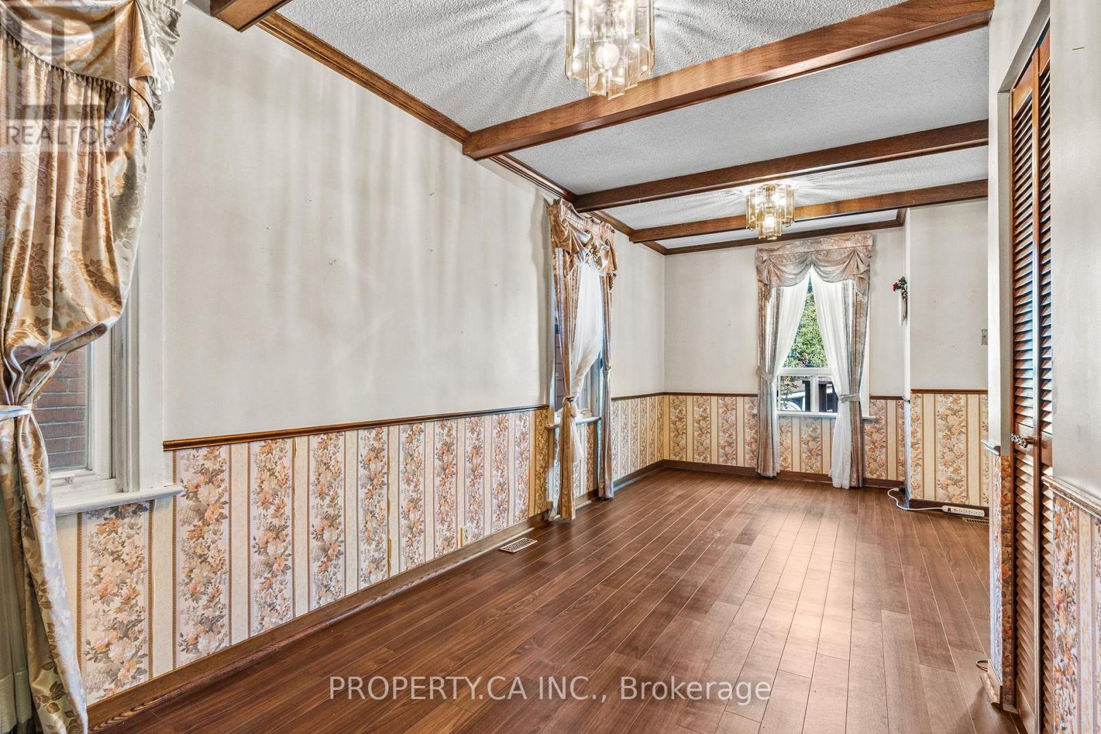 16 Warren Crescent, Toronto, ON photo 7