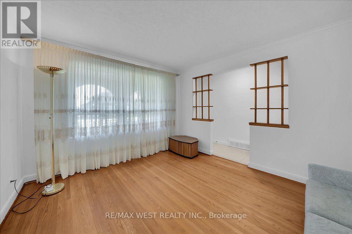 198 Rustic Road, Toronto, ON photo 10