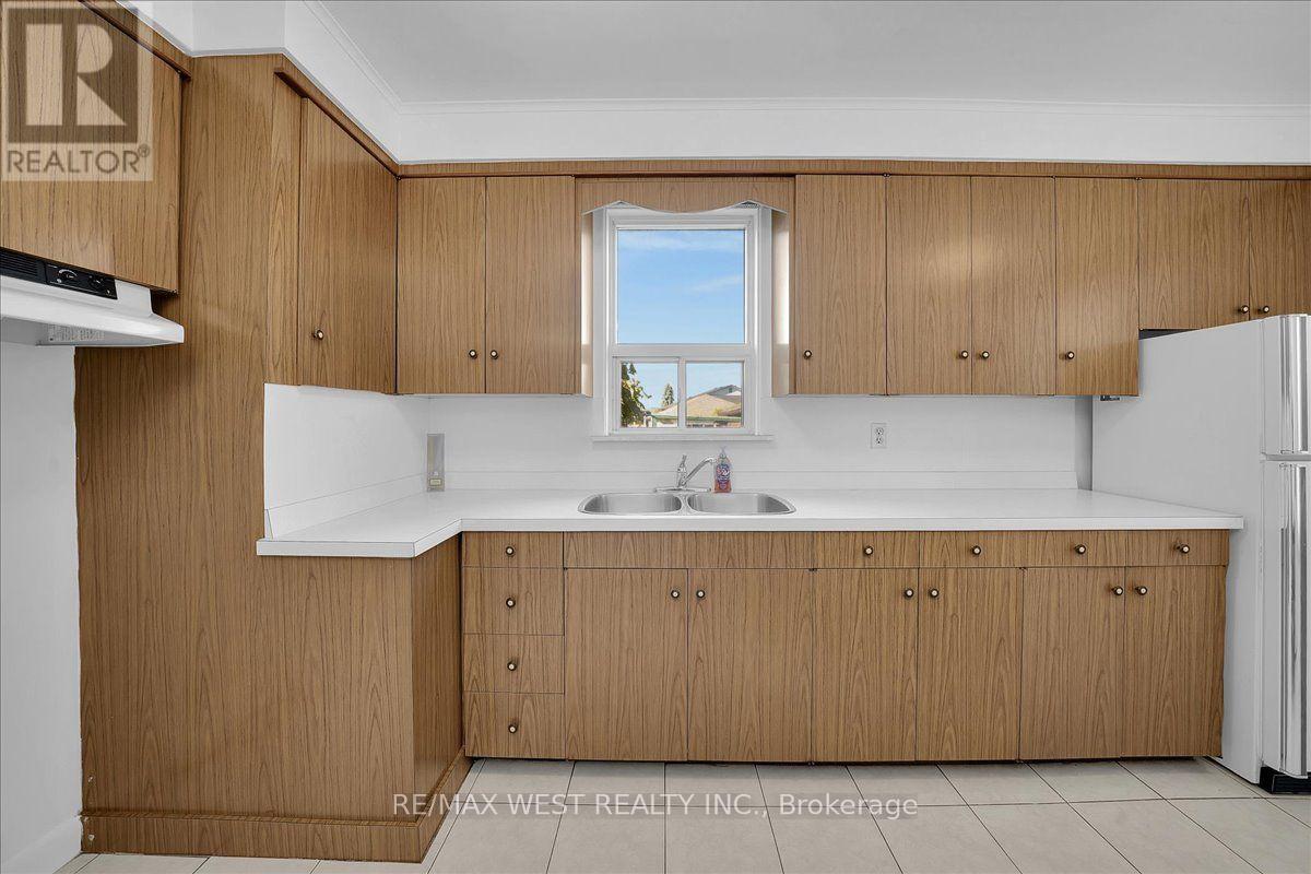 198 Rustic Road, Toronto, ON photo 12