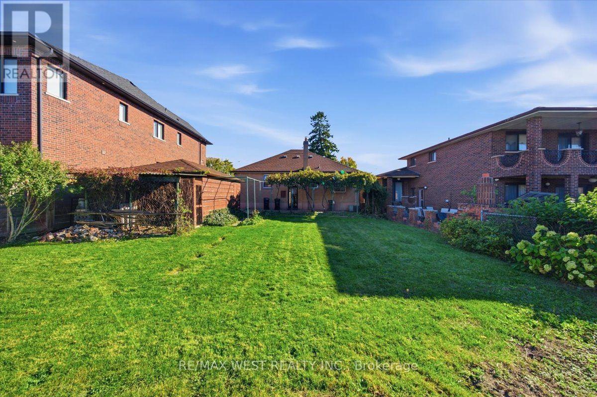 198 Rustic Road, Toronto, ON photo 36