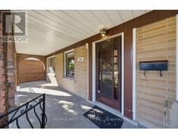 Family room - 198 Rustic Road, Toronto, ON M6L1W4 Photo 6