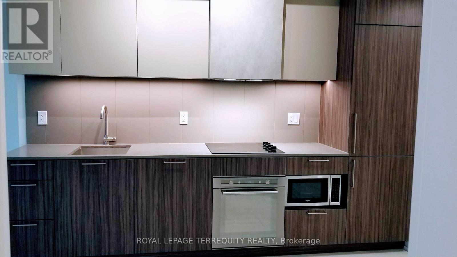 19 Western Battery Road — photo 10
