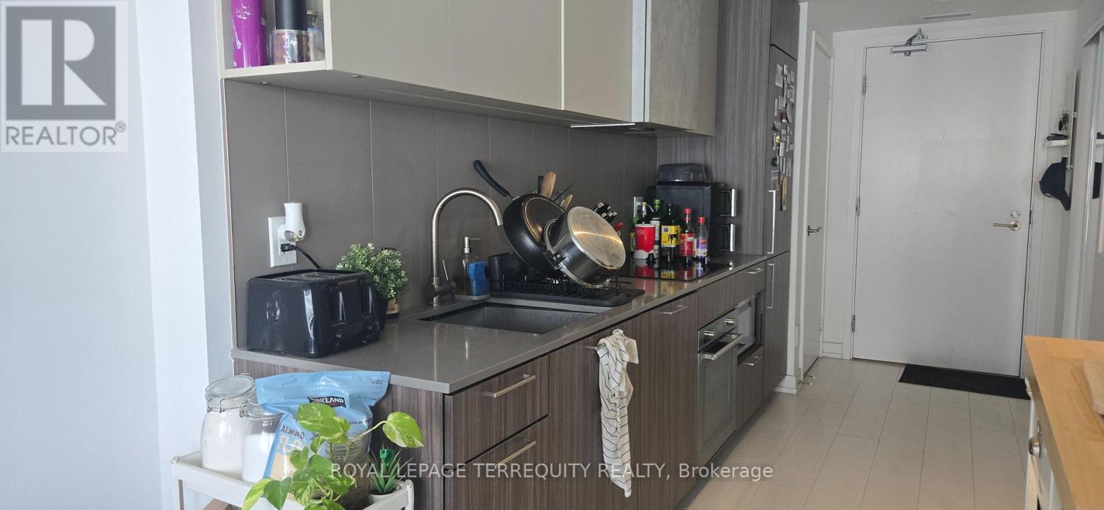 19 Western Battery Road — photo 23