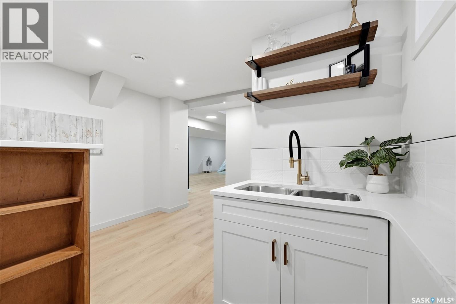 2251 Jubilee AVENUE - 24