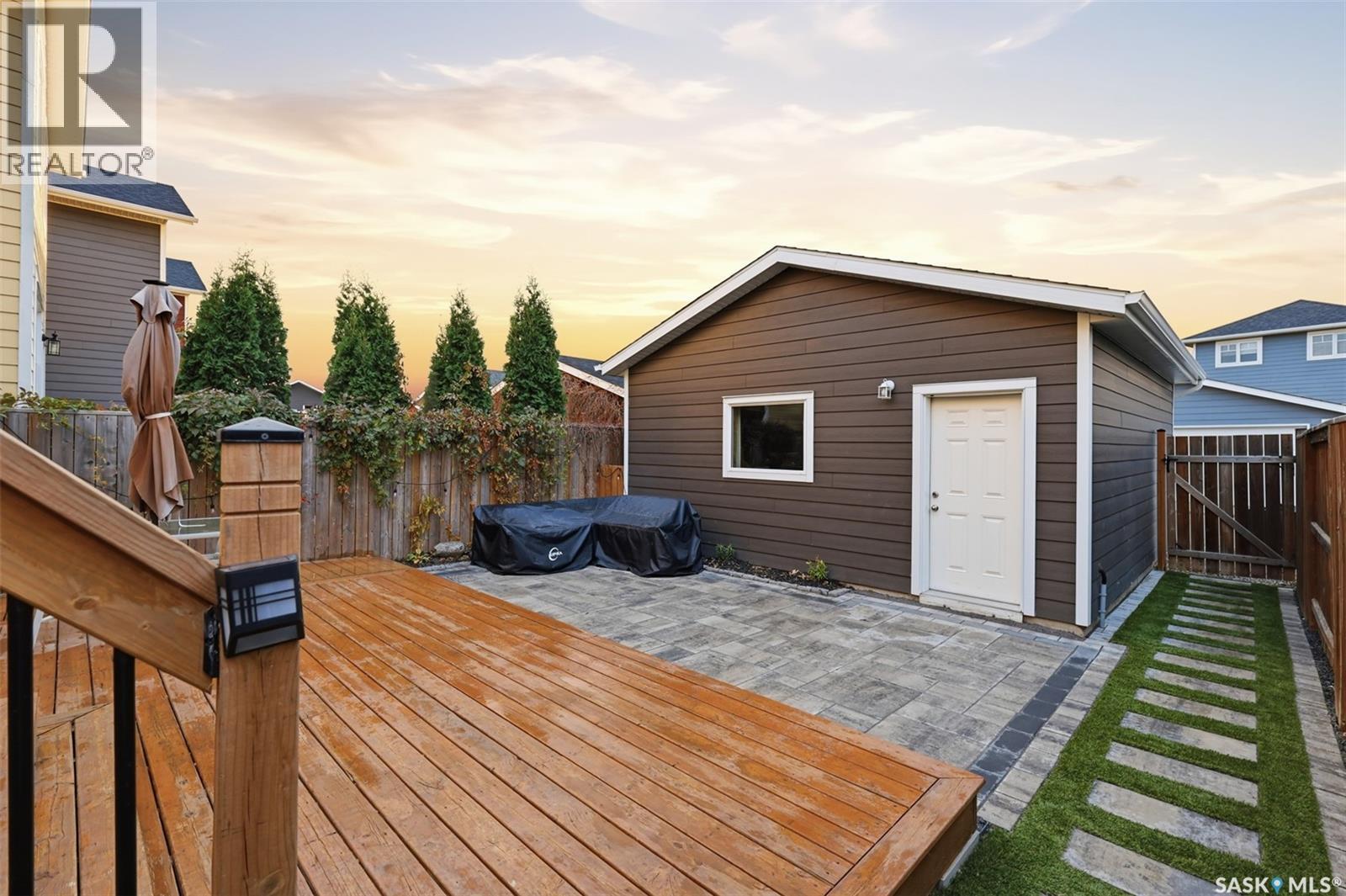282 Eaton CRESCENT - 38