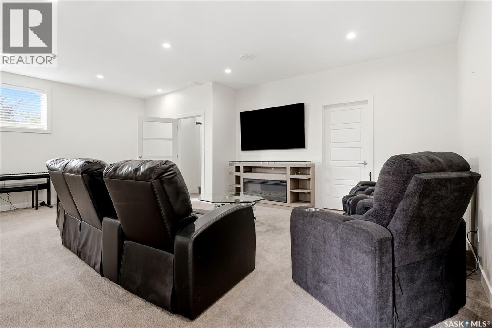 733 3rd AVENUE - 37