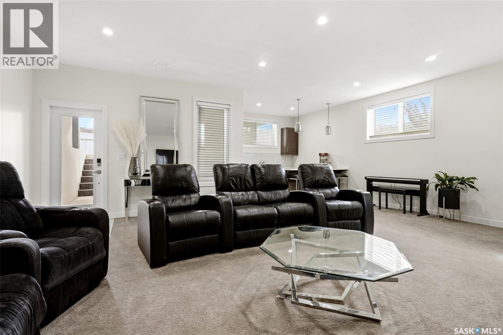733 3rd AVENUE - 38