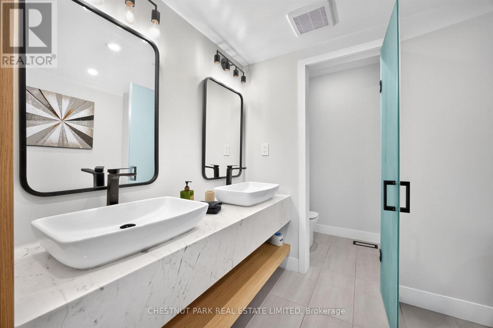 26 Caroline Avenue — photo 22