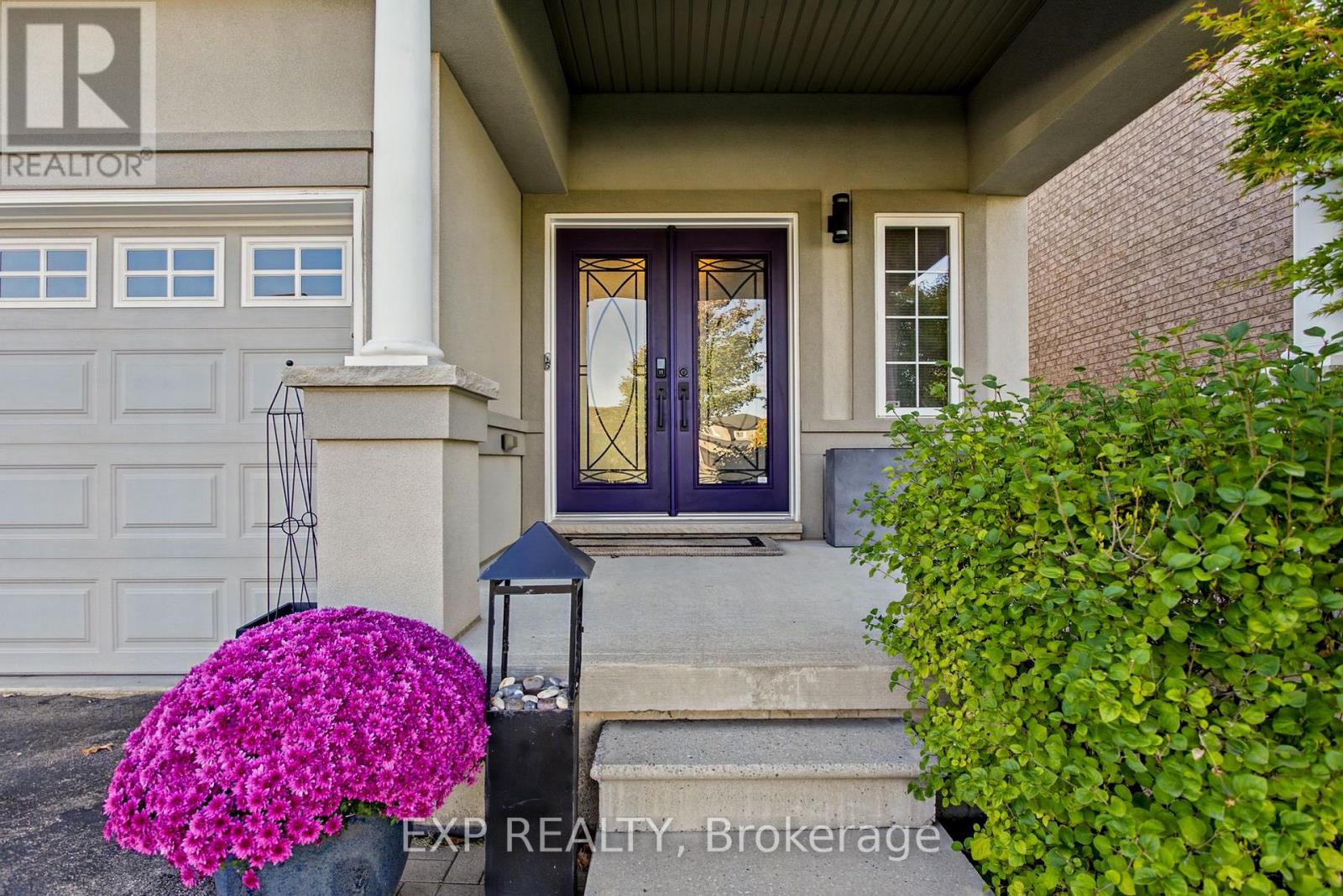 7 Lampman Drive, Grimsby, ON photo 4