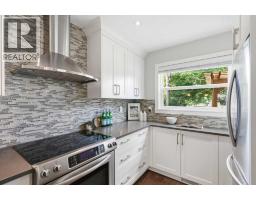 121 15 Street NW - photo 9
