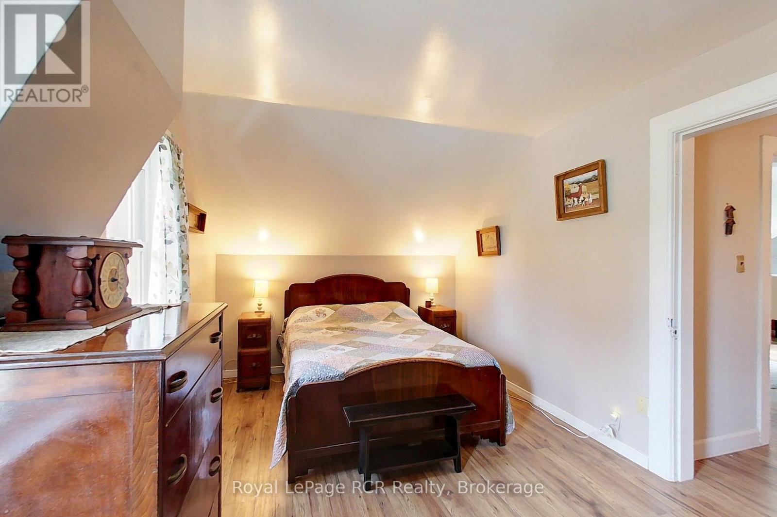 11 Gordon Street East — photo 27