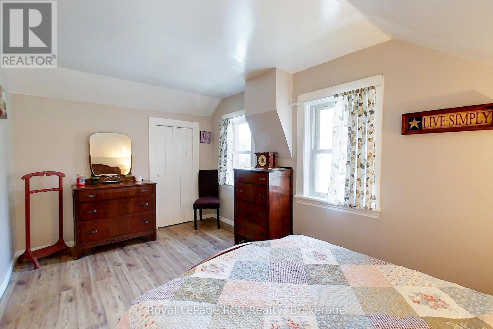 11 Gordon Street East — photo 29