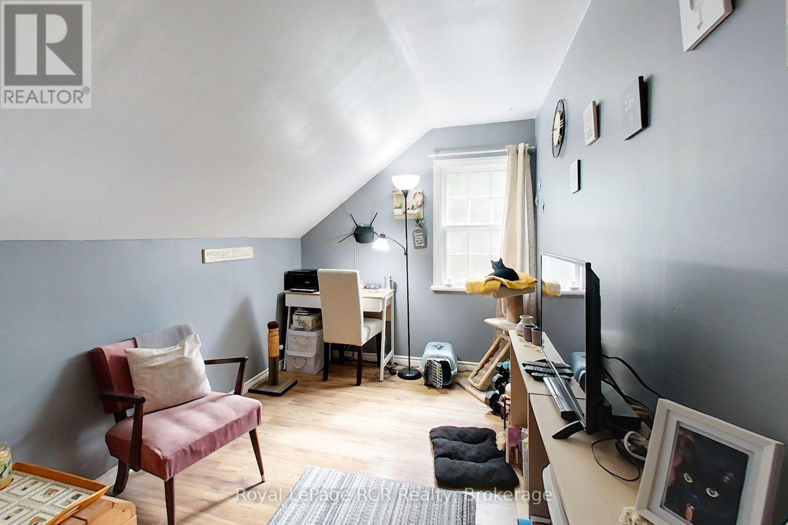 11 Gordon Street East — photo 30