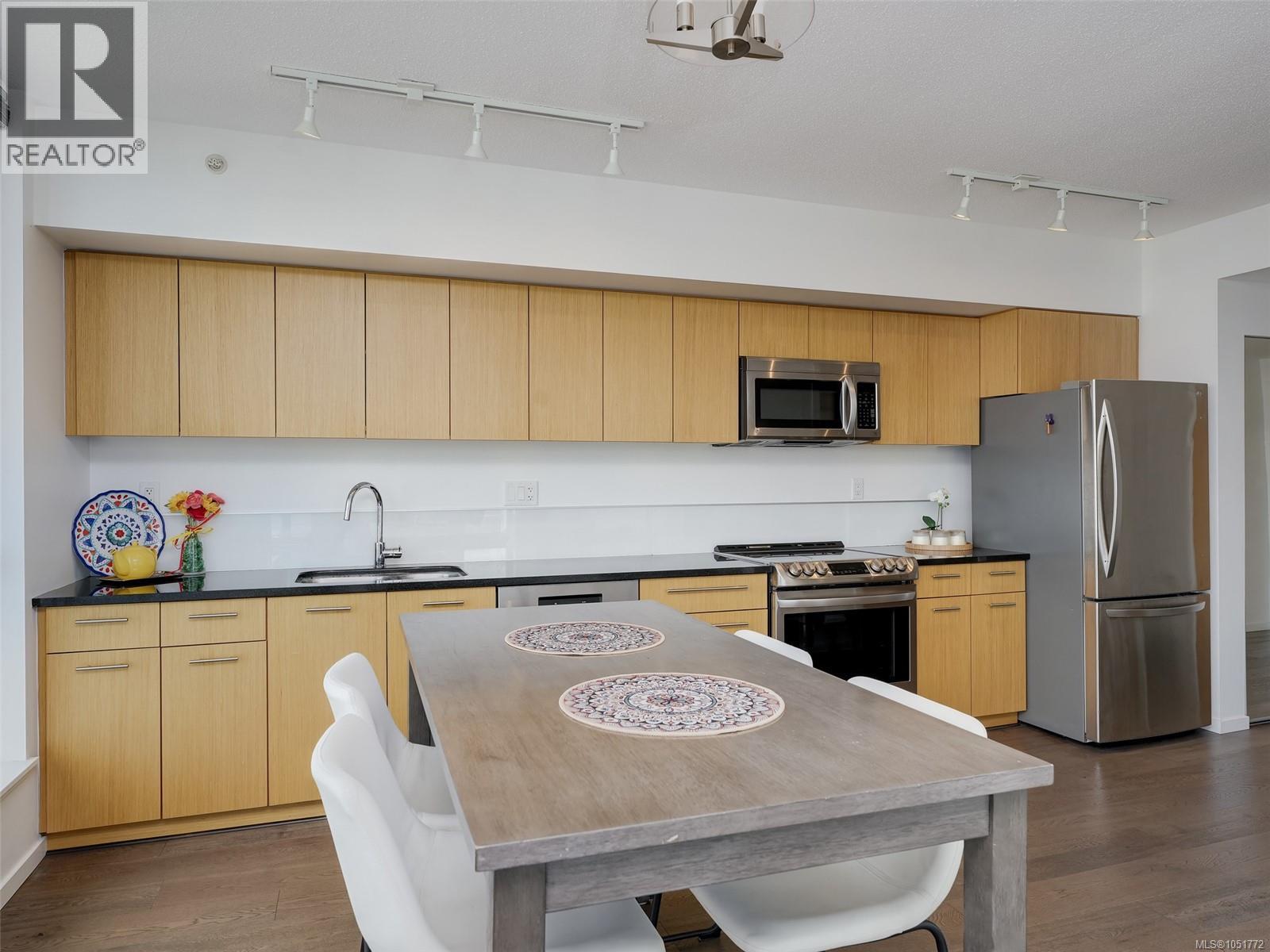 #1106 834 Johnson St - 2
