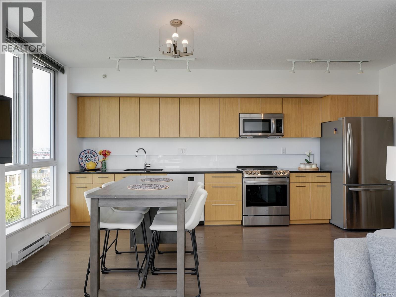 #1106 834 Johnson St - 5