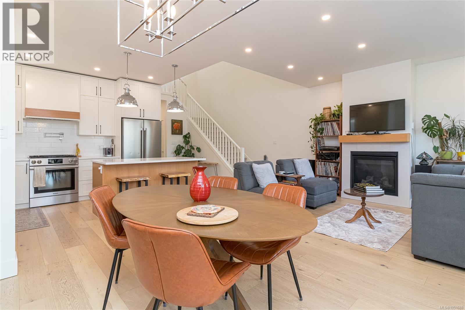 3197 Fifth St - 11