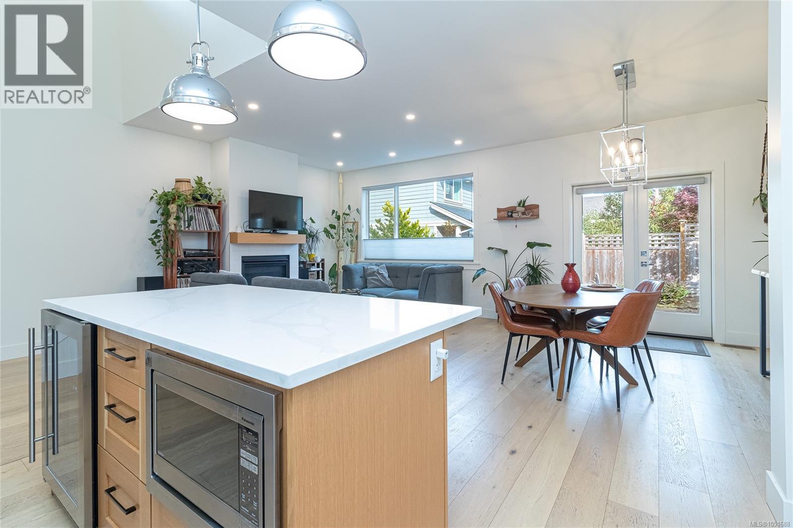 3197 Fifth St - 18