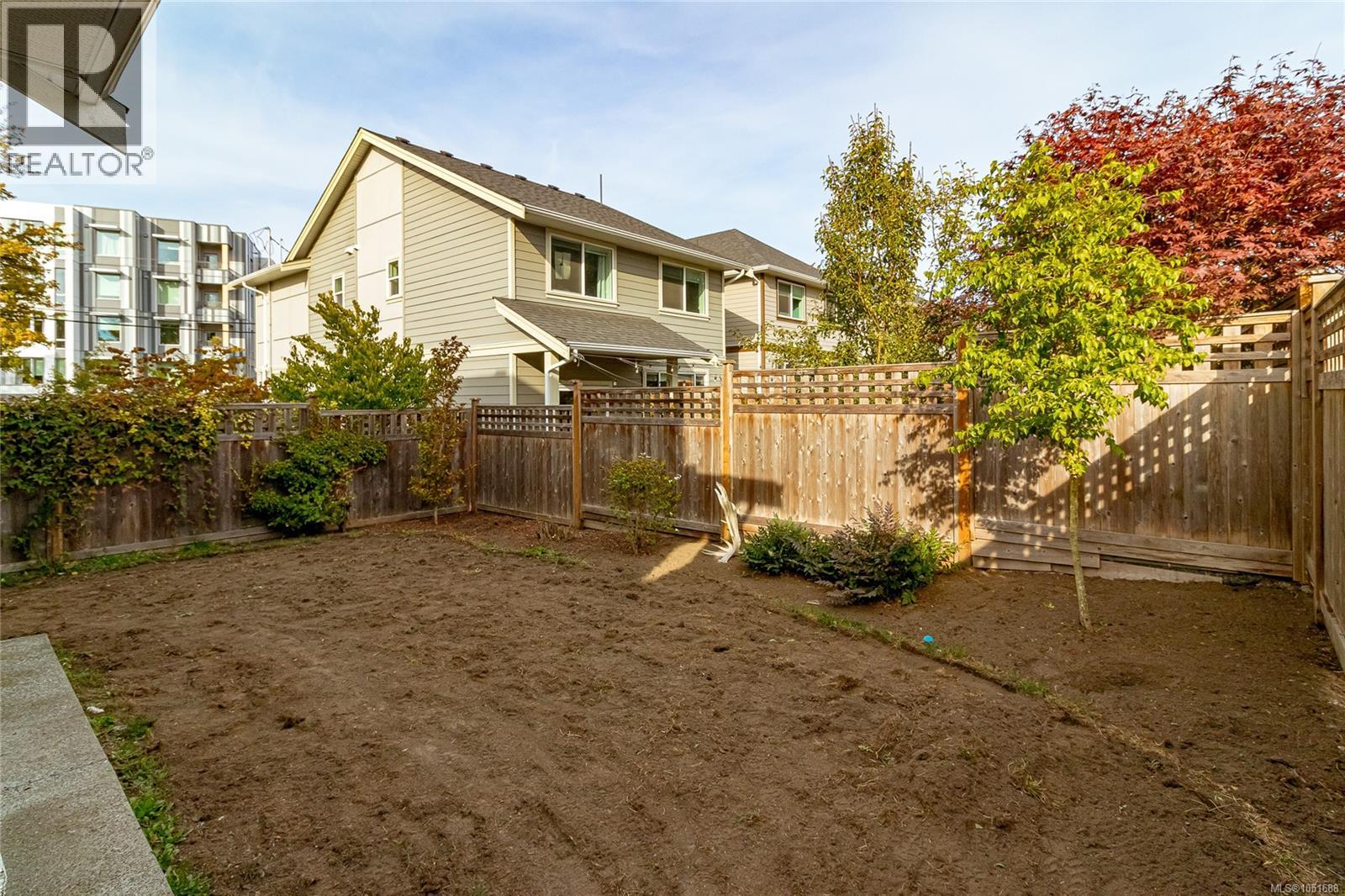 3197 Fifth St - Image 35