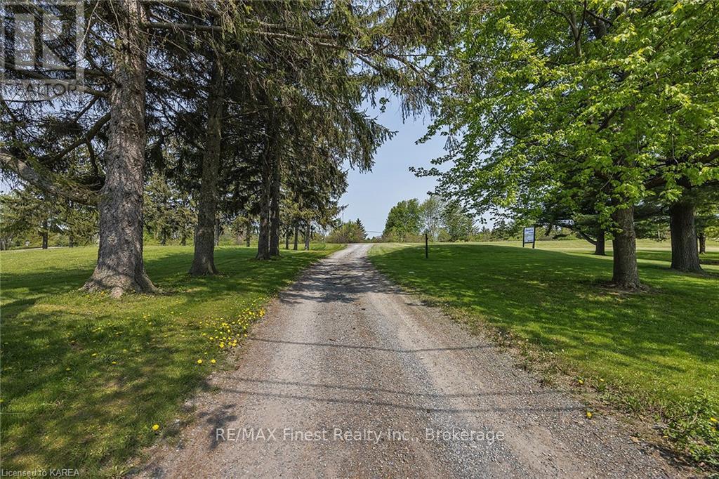 135 Thousand Islands Parkway — photo 34