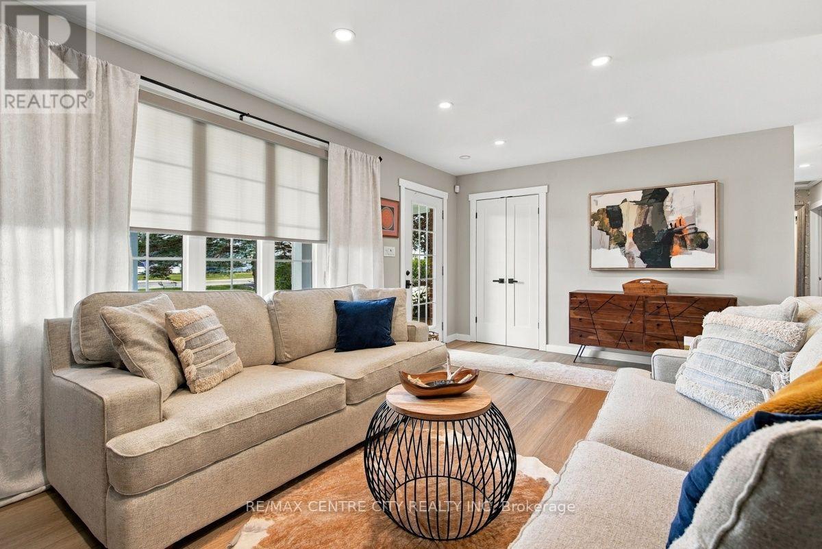 4564 EAST ROAD E - 10