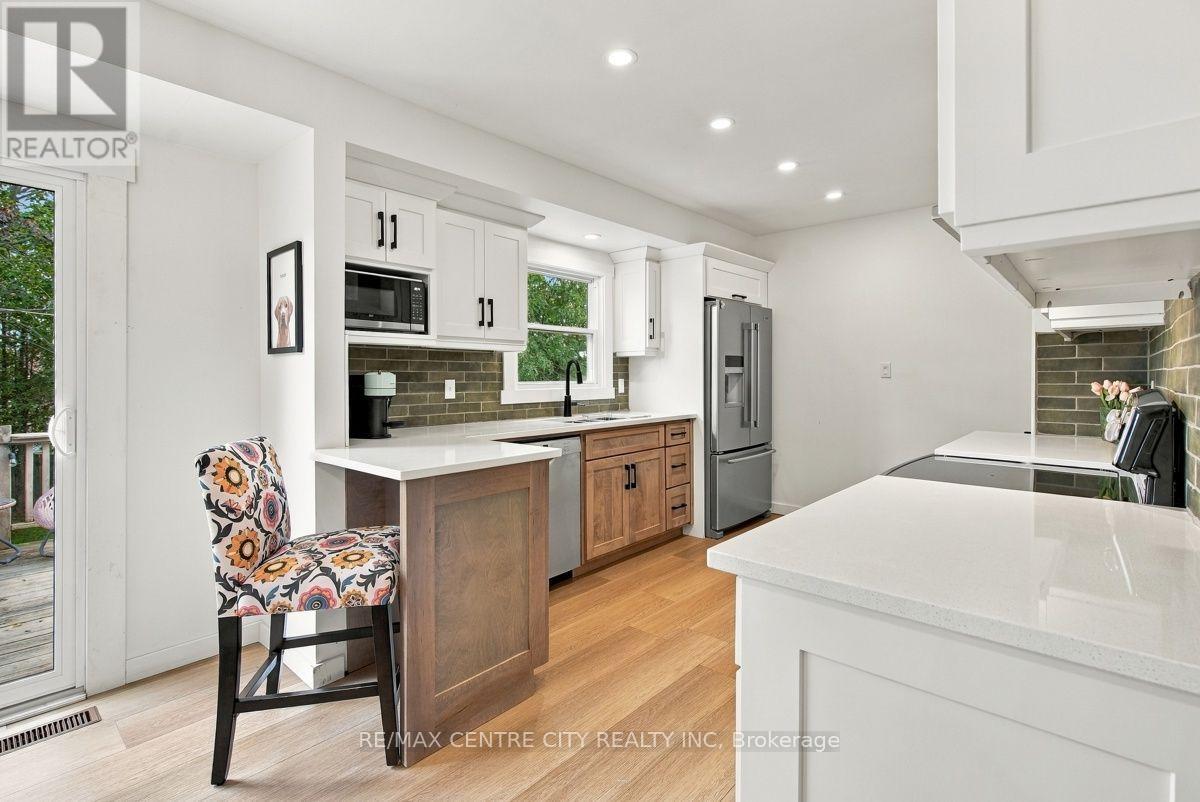 4564 EAST ROAD E - Image 13