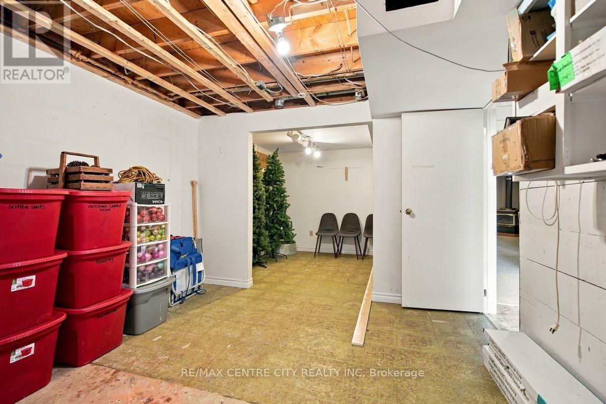 4564 EAST ROAD E - Image 34