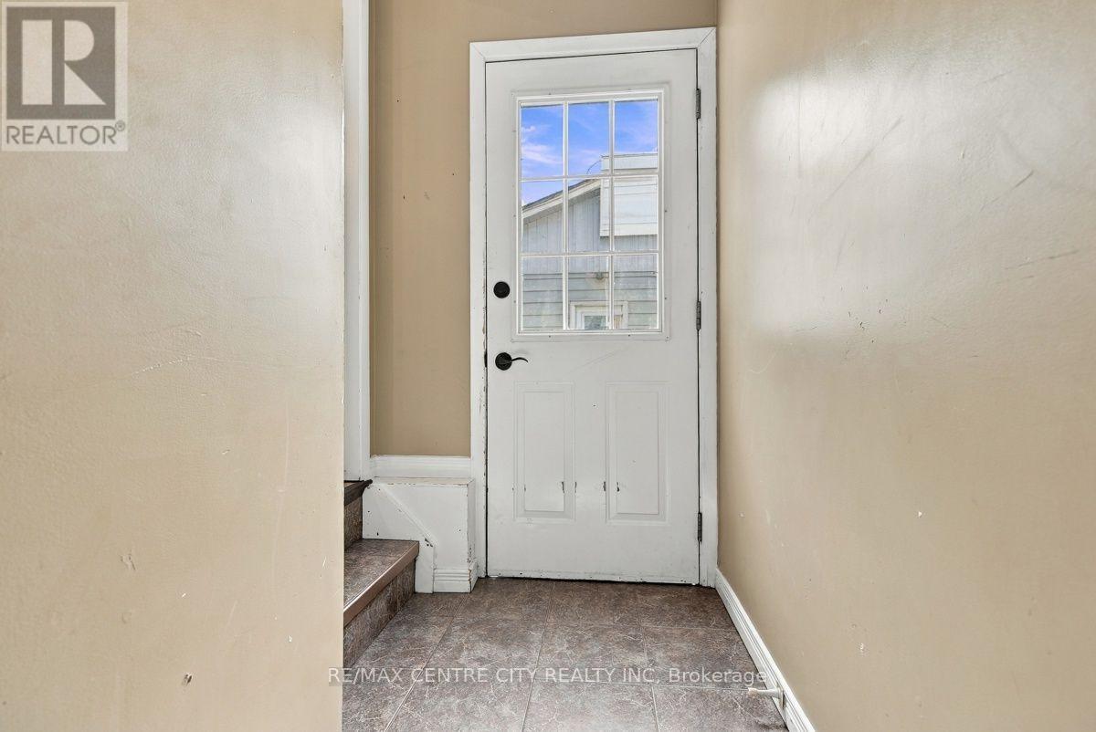 4564 EAST ROAD E - 39