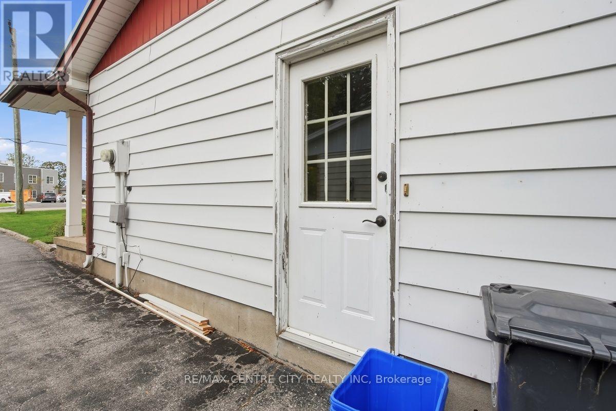 4564 EAST ROAD E - Image 40
