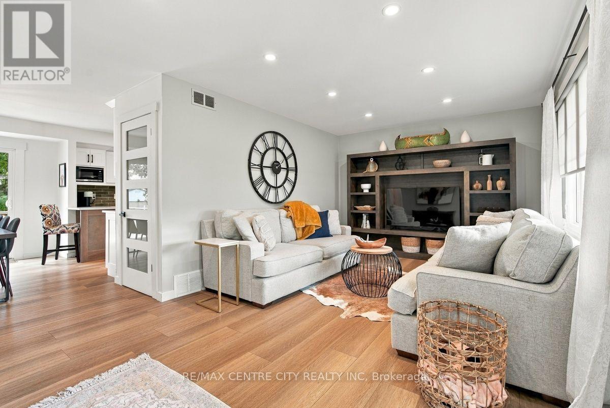 4564 EAST ROAD E - Image 8