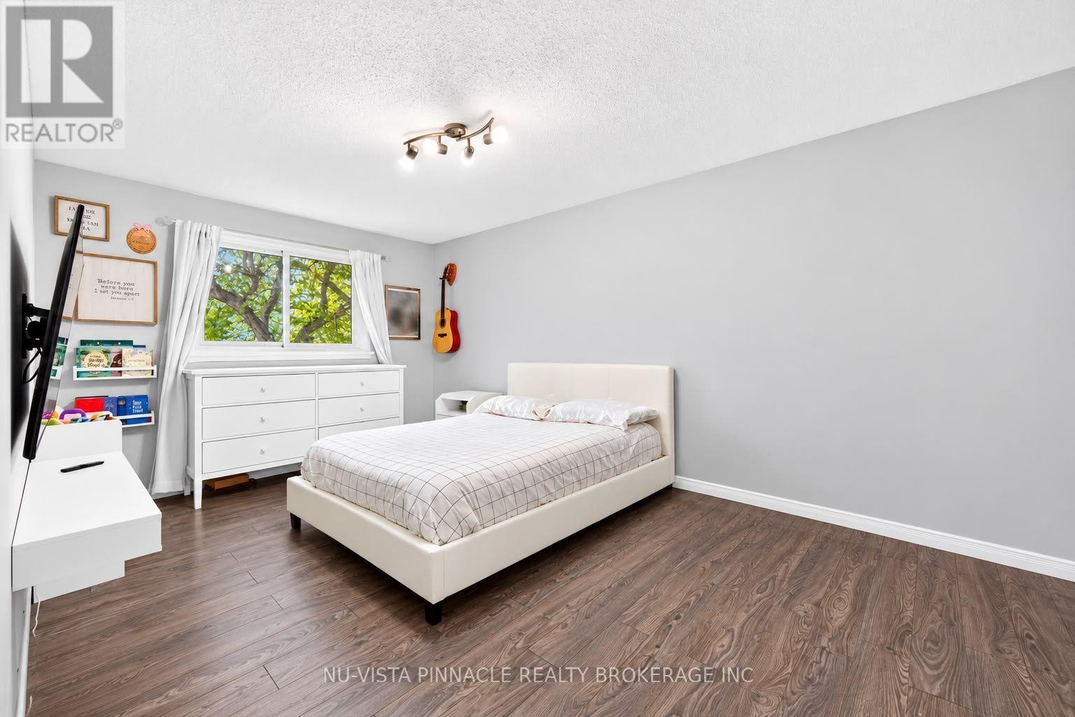 #13 370 HOMESTEAD COURT - 18