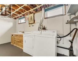 Bedroom - 2711 Dunmore Road Se, Medicine Hat, AB T1A2A6 Photo 10