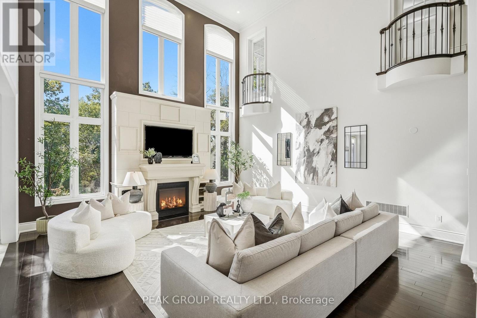 492 ROUGEMOUNT DRIVE - 18