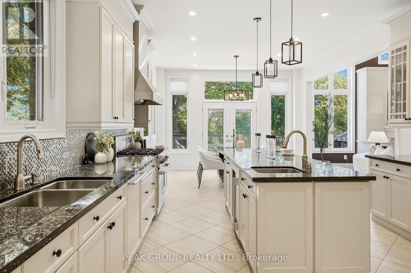 492 ROUGEMOUNT DRIVE - 23