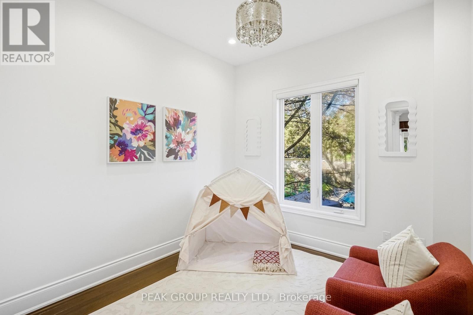 492 ROUGEMOUNT DRIVE - 28