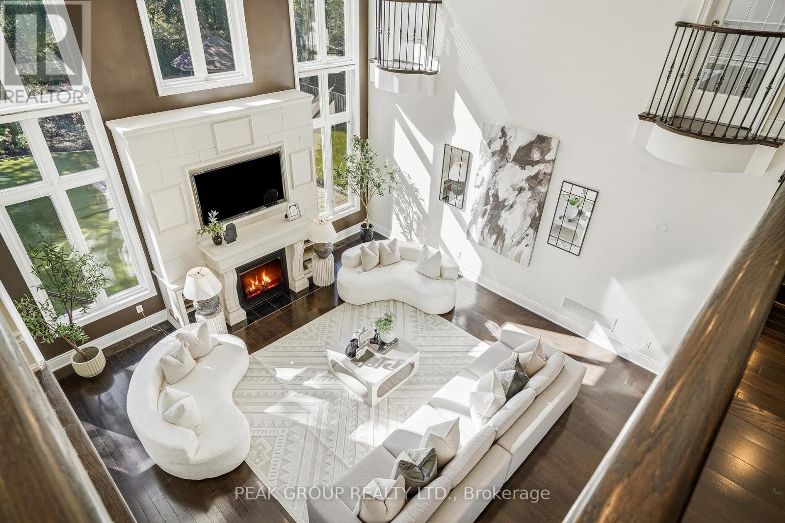 492 ROUGEMOUNT DRIVE - 32