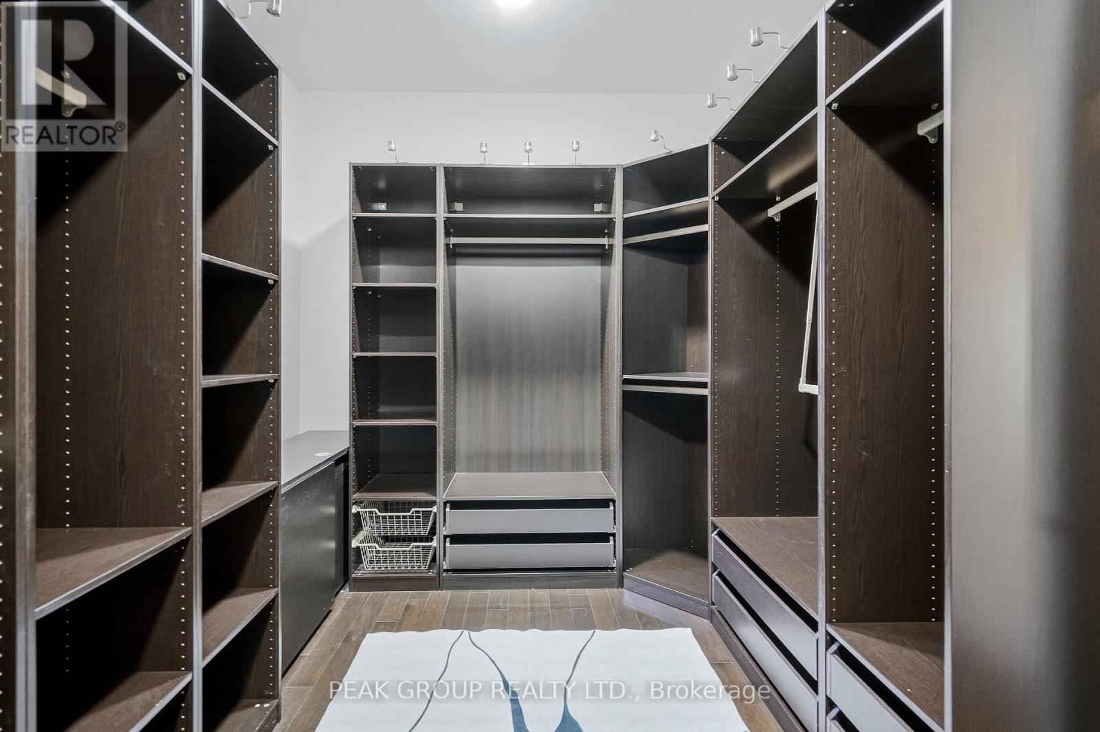 492 ROUGEMOUNT DRIVE - 37