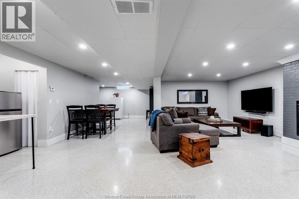 1615 St. Clair ROAD - Image 29