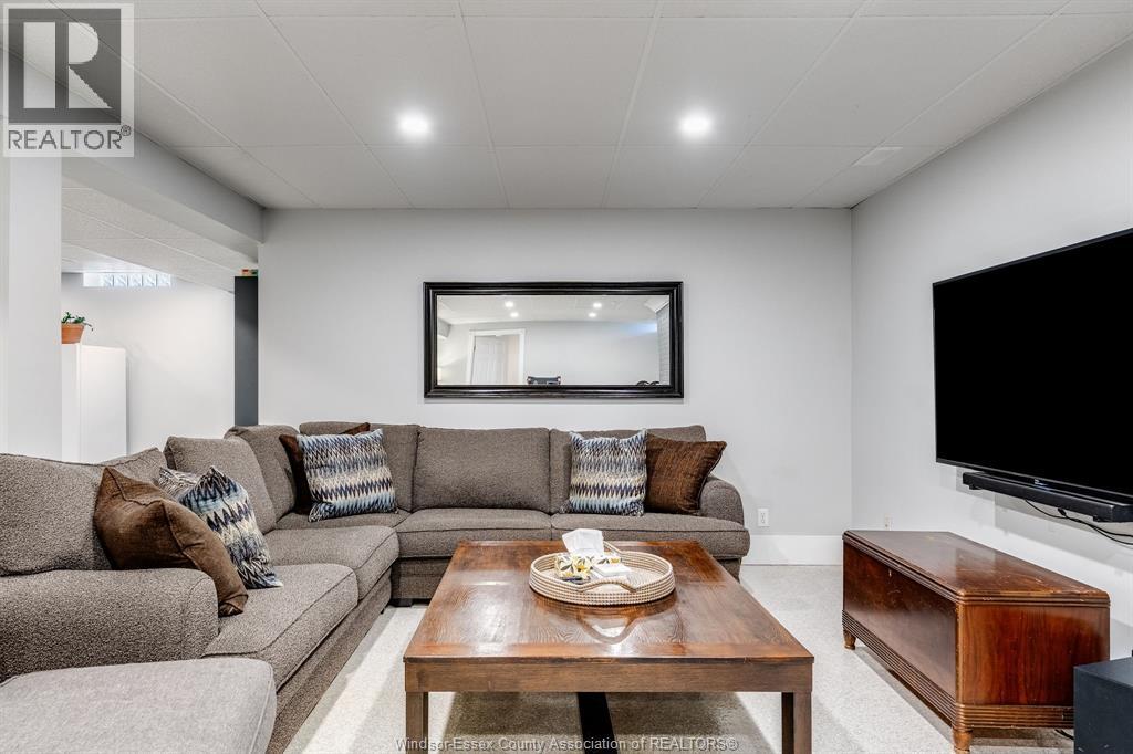 1615 St. Clair ROAD - Image 30