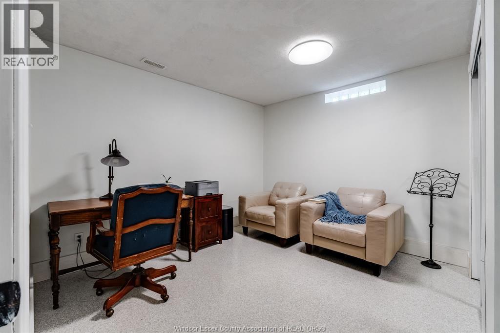 1615 St. Clair ROAD - 32