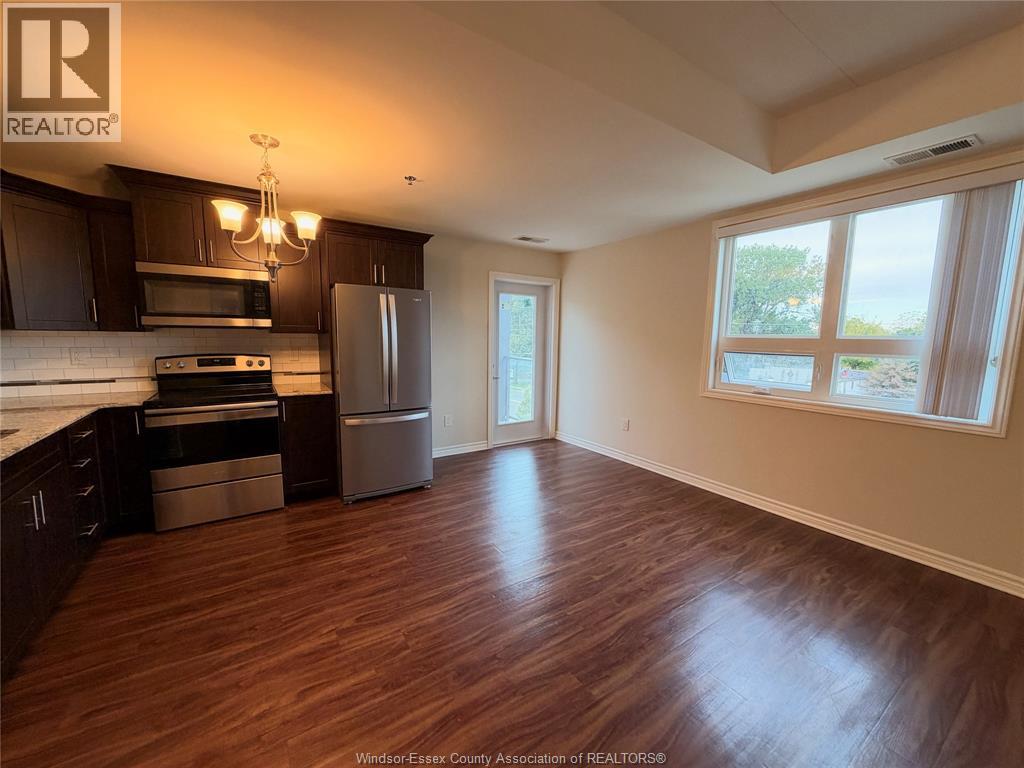 550 Park Avenue West — photo 2