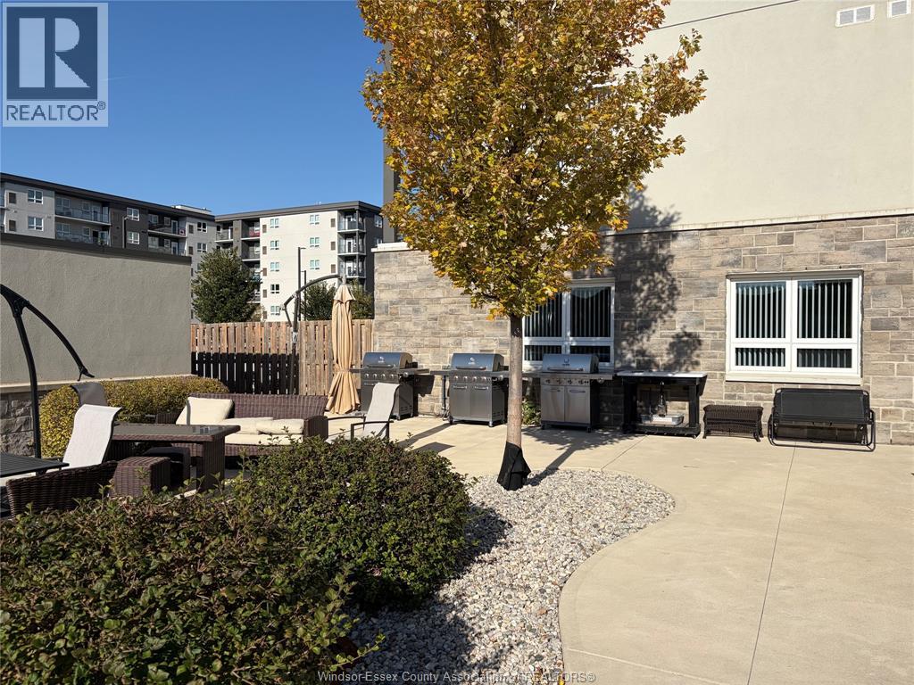 550 Park Avenue West — photo 11
