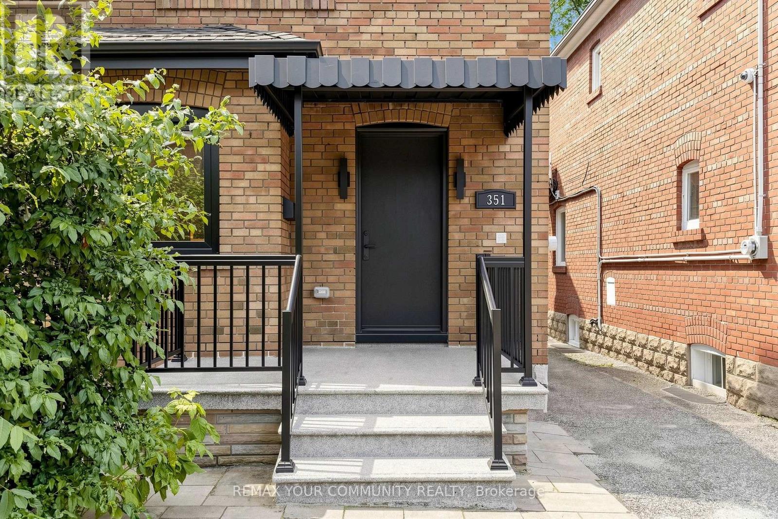 351 Fairlawn Avenue, Toronto, ON photo 2