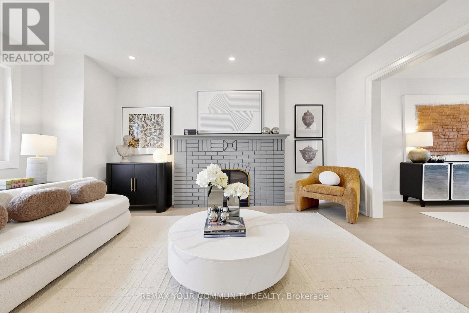 351 Fairlawn Avenue, Toronto, ON photo 3